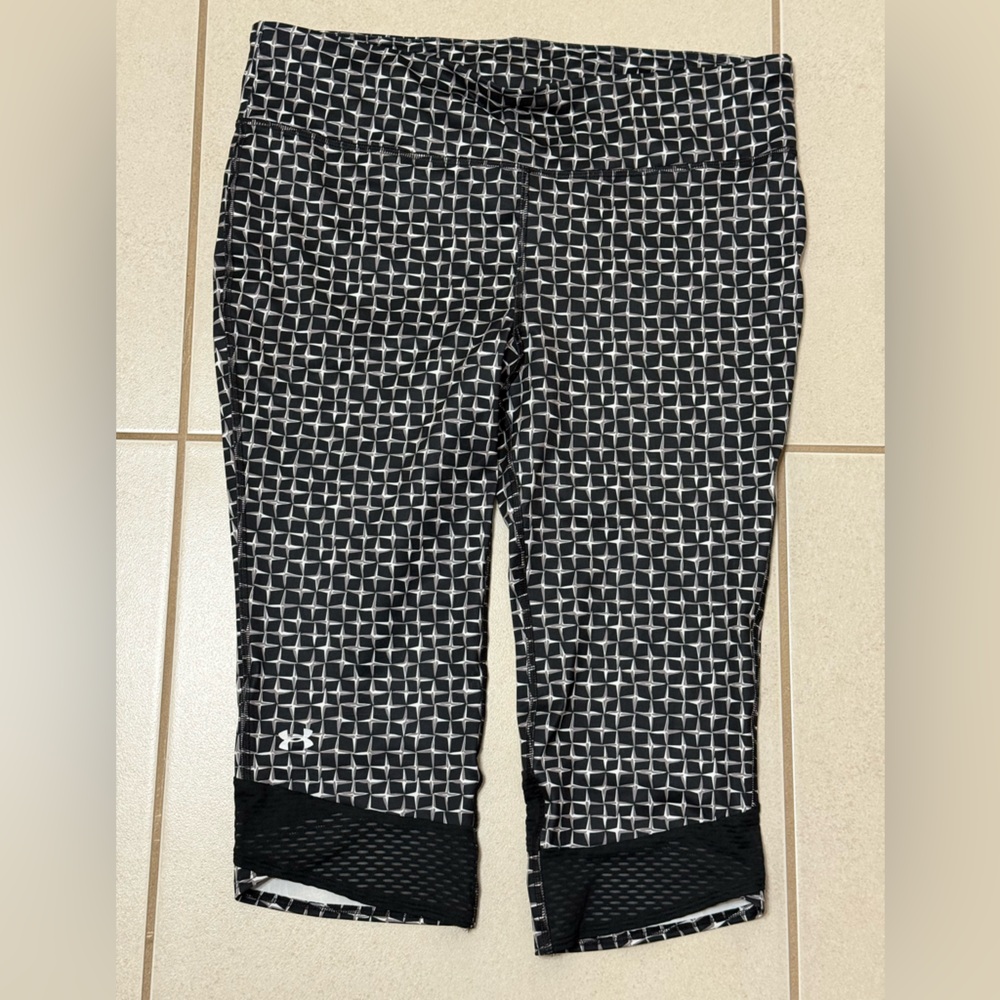 Under Armour Black and White Patterned capris